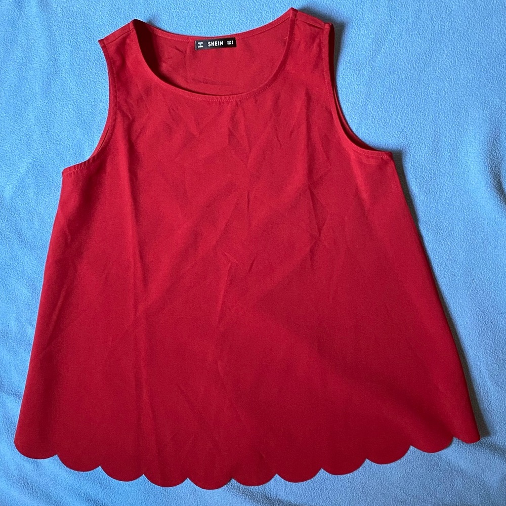 Red Scallop Edge Top - Picture 1 of 1